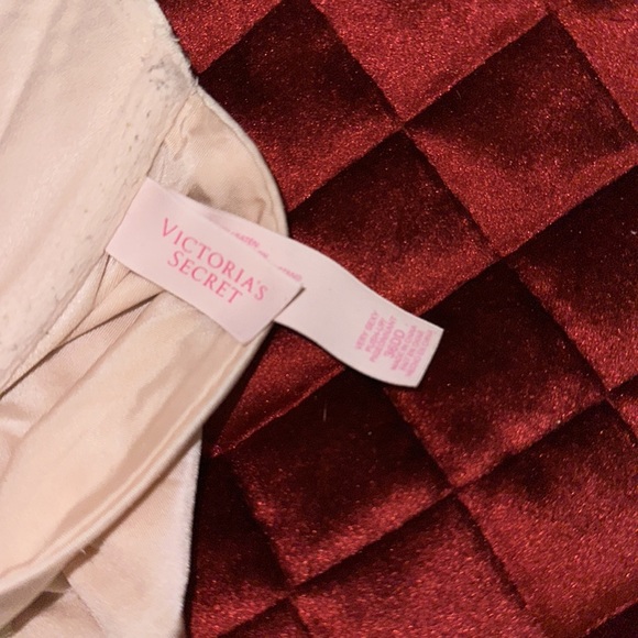 Victoria Secrets bra that snaps in the front - Picture 6 of 13